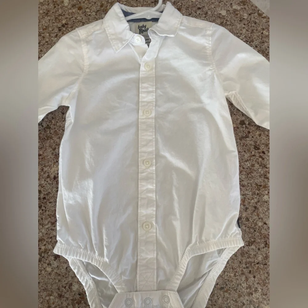 Bundle of Osh Kosh  & Carter’s Bodysuit,Jeans & Overalls Size 24M